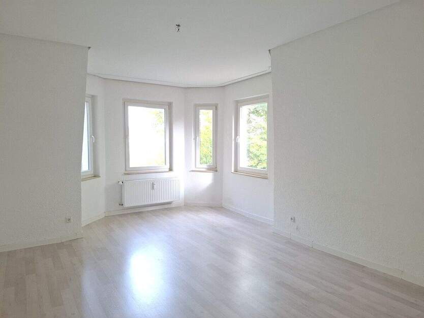 Gelsenkirchen-Erle! Modernisierte Altbau-Dachgeschosswohnung mit Süd-Westbalkon. 2 zimmer