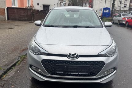 Hyundai i20 126.000 km 6.699 &euro; Gelsenkirchen 45879