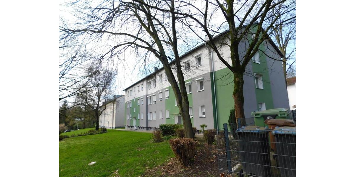 Schöne Erdgeschosswohnung mit Balkon, mit etwas Farbe einzugsbereit! 3 zimmer