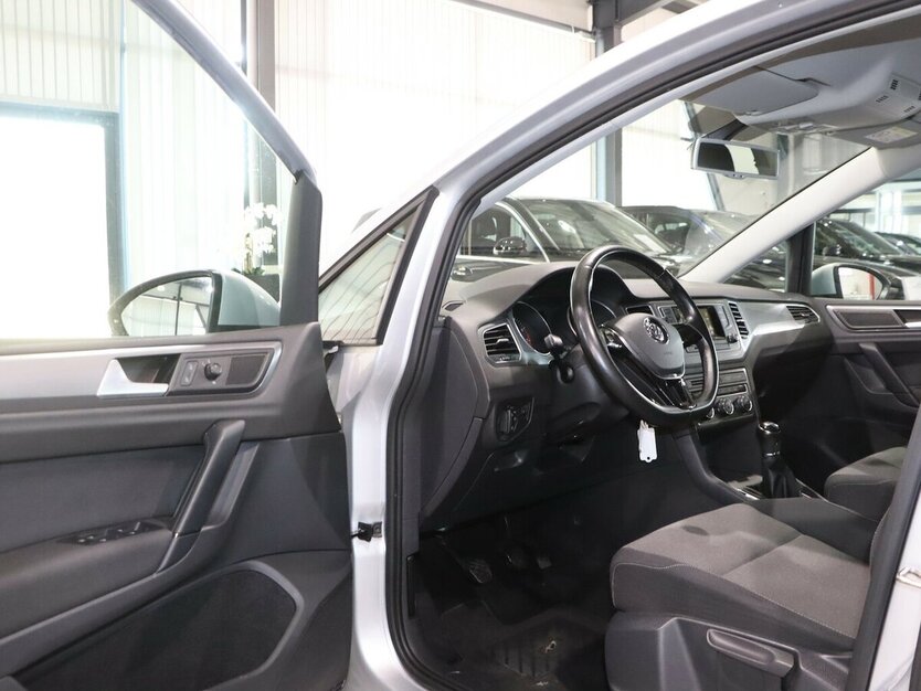 VW Golf Sportsvan 1.2 TSI / 2-ZONEN-KLIMAAUTOMATIK 120.000 km 7.991 € Hamm 59077