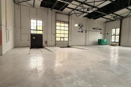 StellplatzLagerplatzUnterstellplatz für Wohnwagen, Auto, Boot ! zimmer