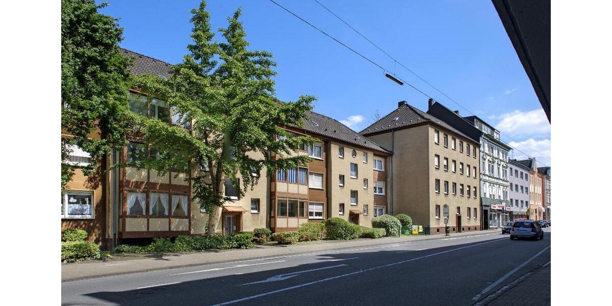 Geräumige 2,5 Zimmerwohnung mit großer Wohnküche, neuem Wannenbad mit Fenster sowie Balkon 2 zimmer