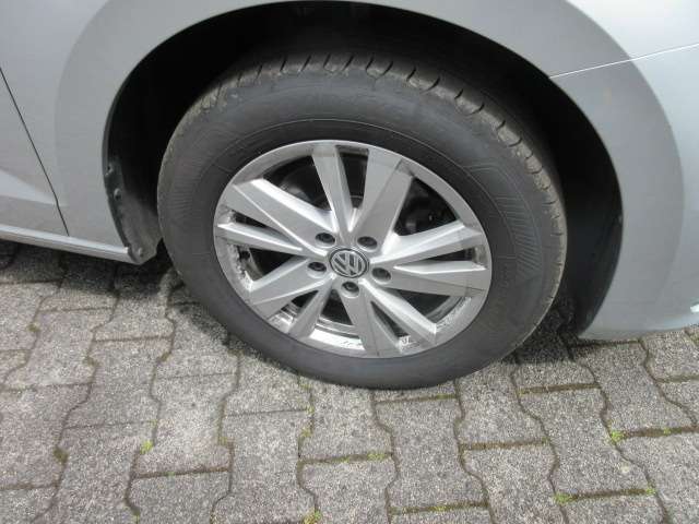 VW Touran Comfortline 2.0 TDI NAVI ALU APS SITZHEIZUN 212.780 km 12.988 € Bergkamen 59192