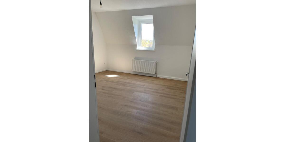 Dachgeschoßwohnung Bochum Bochum-Südwest - 4 Zimmer, 96 m&sup2;, 575&euro; | Angebot:25637333