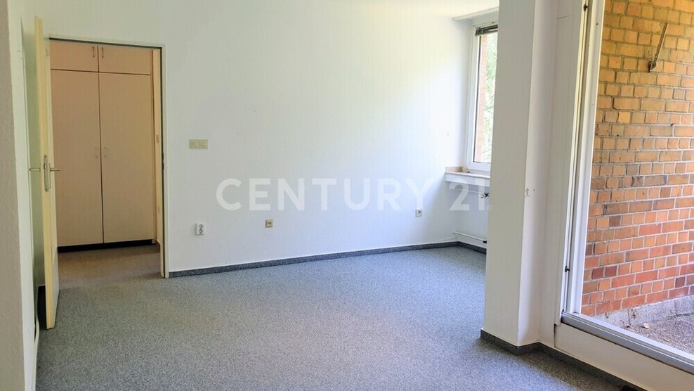 Uninähe! Helle Etagenwohnung mit großzügigem Balkon