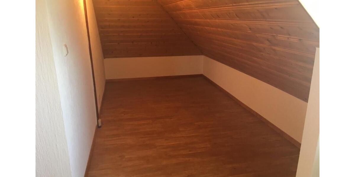 Dachgeschoßwohnung Iserlohn Sümmern - 2.5 Zimmer, 57 m&sup2;, 390&euro; | Angebot:24562578