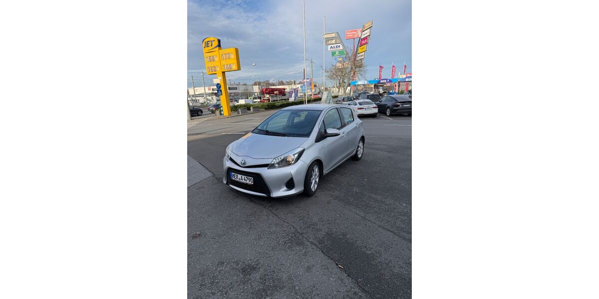 Toyota Yaris 171.000 km 7.600 € Bochum 44866