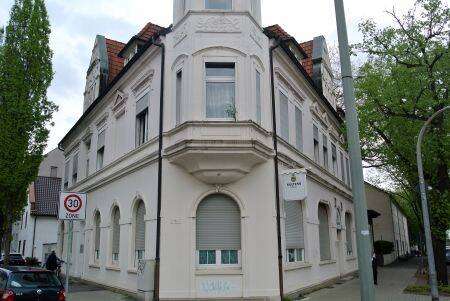 Denkmal Historismus **Wohngebäude **Eckhaus mit 6 Wohnungen und großem Grund und Boden *saniert und *renoviert