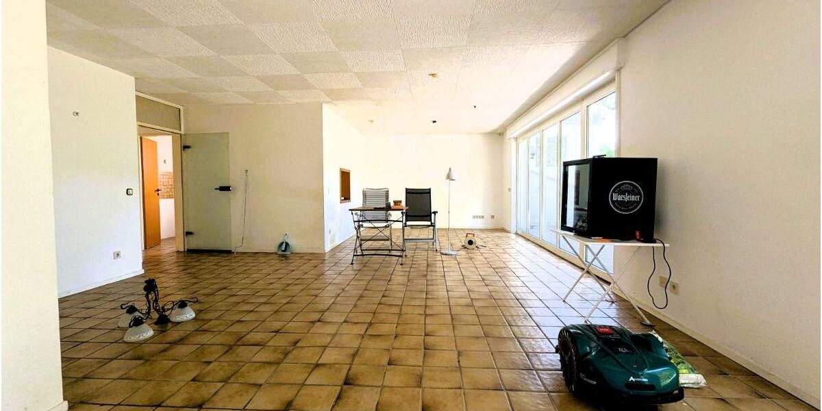 *** Terrassenwohnung mit eigenem Eingang, Garage, großem Garten + unverbaubarem Blick ins Grüne *** 3 zimmer