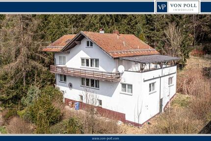 Geräumiges Zweifamilienhaus mit großem Grundstück