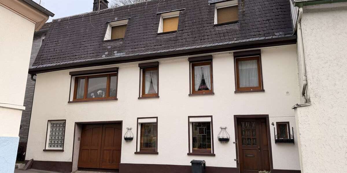 Einfamilienhaus Altena - 6 Zimmer, 147 m&sup2;, 111.000&euro; | Angebot:25789568