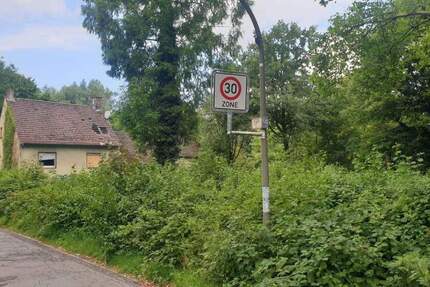 1350 qm Entwicklungsgrundstück mit 2 abrissreifen Häusern zimmer