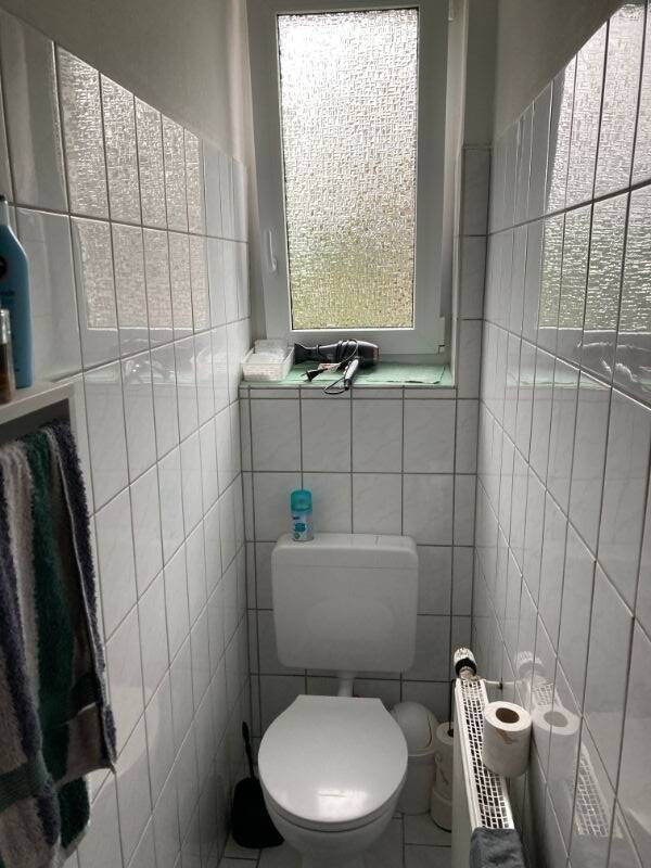 2,5-Raum-Wohnung + Büroraum, mit Tapeten und Laminatboden in Herne-Süd, ohne Balkon