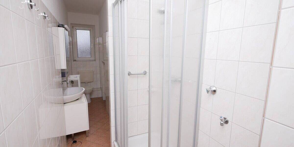 Perfekt für junge Leute: Gepflegte 2,5-Raum-Etagenwohnung mit Küche und Balkon Nahe der Universität 2 zimmer