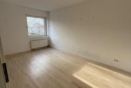 Modernisierte 3,5-Zimmer-Wohnung (79 m²) mit Balkon + Stellplatz 3 zimmer
