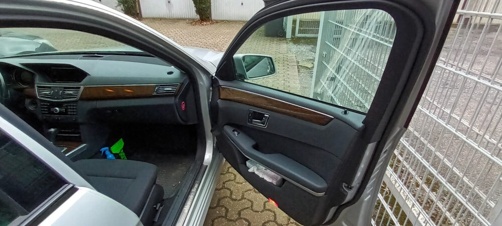 Mercedes-Benz E 200 177.000 km 12.500 € Gelsenkirchen 45879