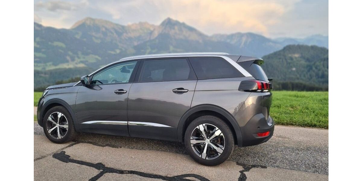 Peugeot 5008 104.000 km 15.800 € Recklinghausen 45659