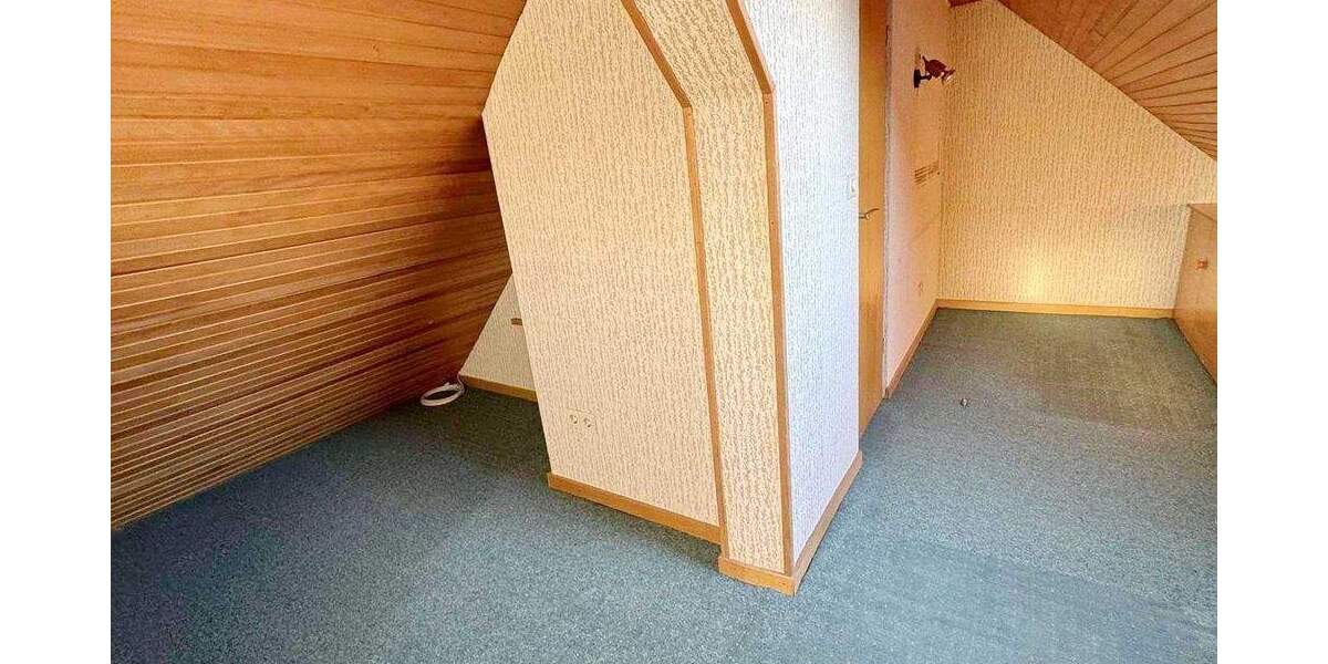 GEPFLEGTE DOPPELHAUSHÄLFTE MIT GARAGEN AUF GROßEM GRUNDSTÜCK IN DER MENGEDER HEIDE 6 zimmer