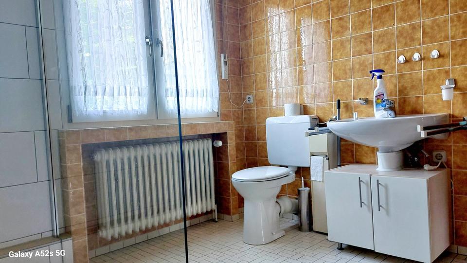 Schönes Häuschen, schöner Garten, gerne auf einen Käufer warten! 7 zimmer