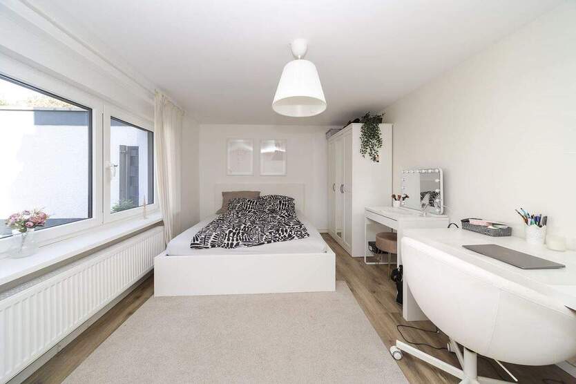 Hochwertige Erdgeschosswohnung mit Garten in kernsaniertem 3-Familienhaus 4 zimmer