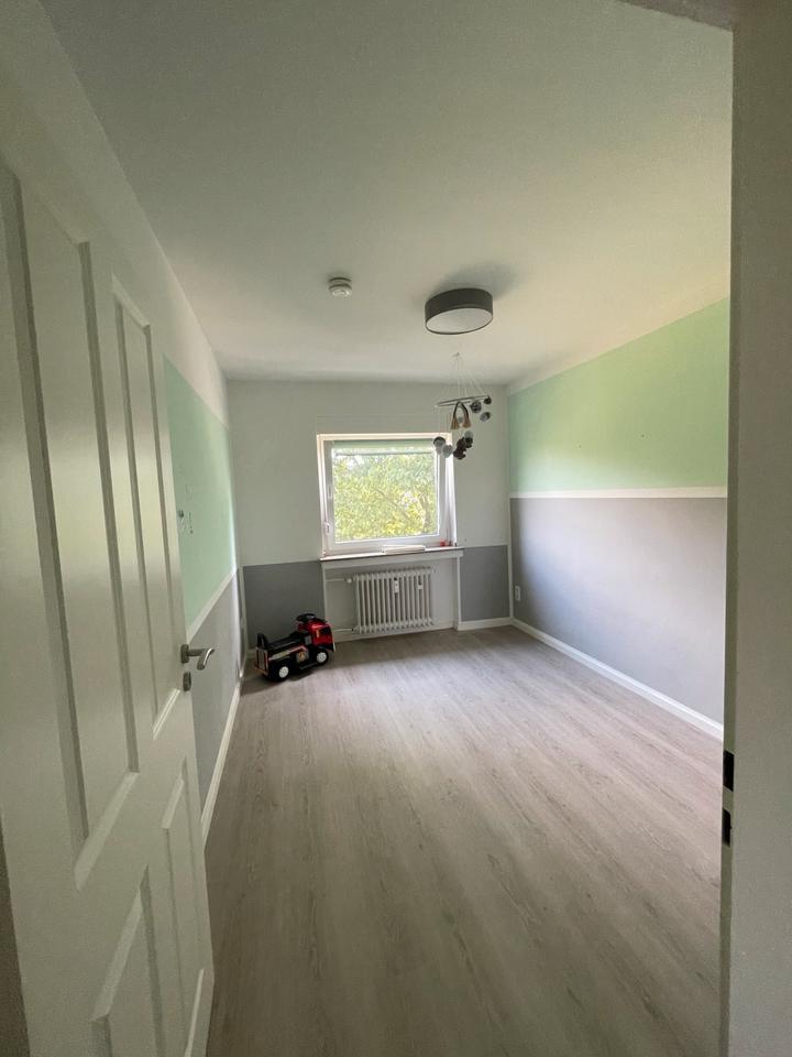 Sonnige kernsanierte 4 Zimmerwohnung mit Balkon und Stellplatz