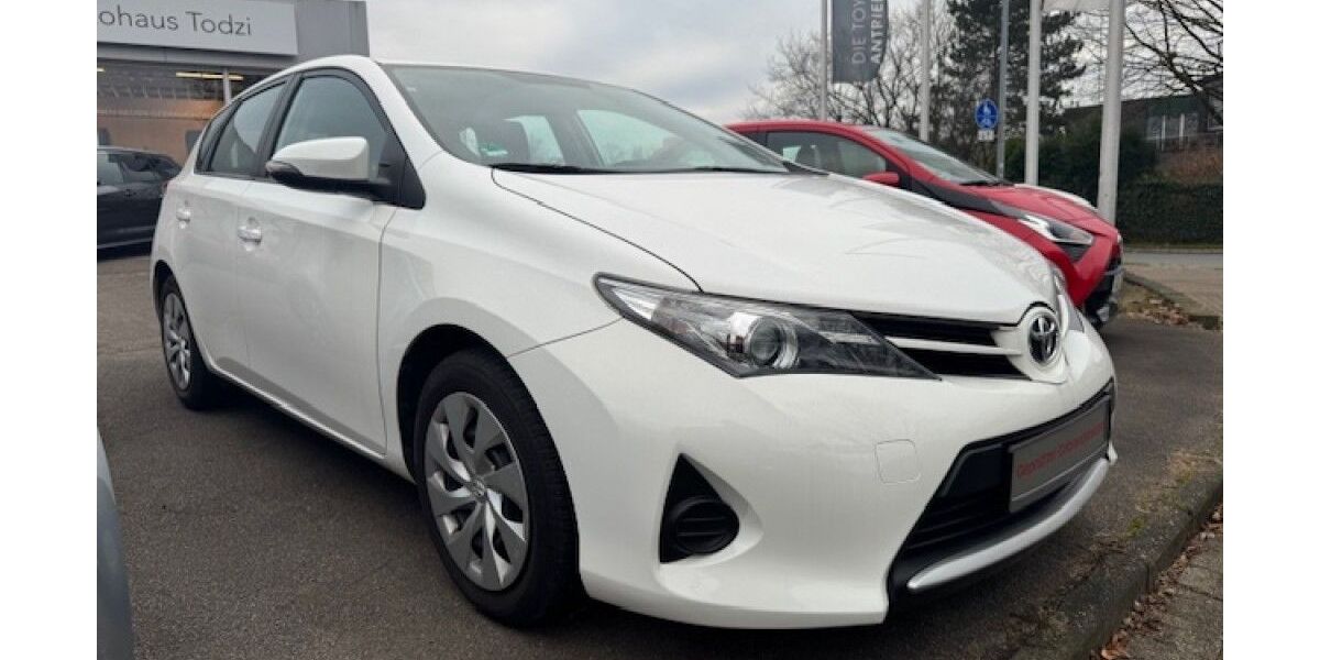 Toyota Auris 69.490 km 8.900 &euro; Gelsenkirchen 45891