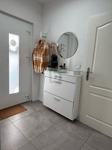 VOLL SANIERT MIT AUSBAUGENEHMIGUNG UND GARTEN 3 zimmer