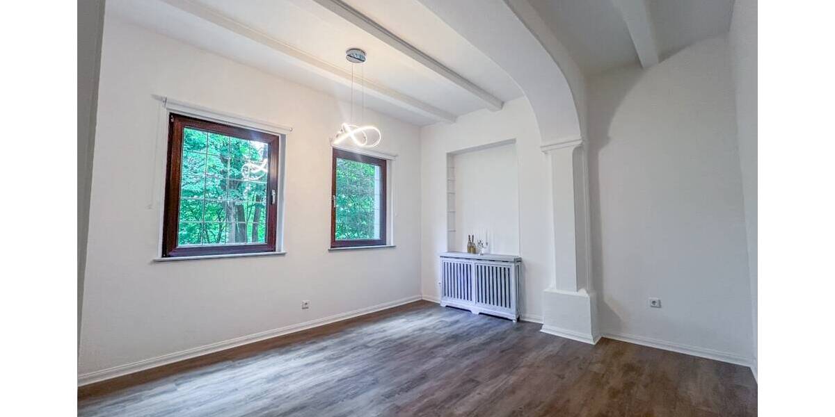 Historisches Herrenhaus im Hagener Süden, aufgeteilt in zwei Eigentumswohnungen 1 zimmer