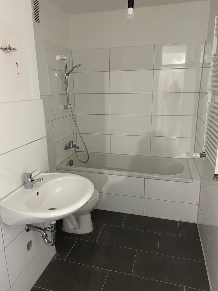 ...-frühstücken auf dem Balkon-EG,3 Zimmer, Keller zimmer