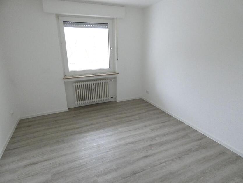 Schöne Erdgeschoss-Wohnung mit Balkon - wird demnächst komplett modernisiert zimmer