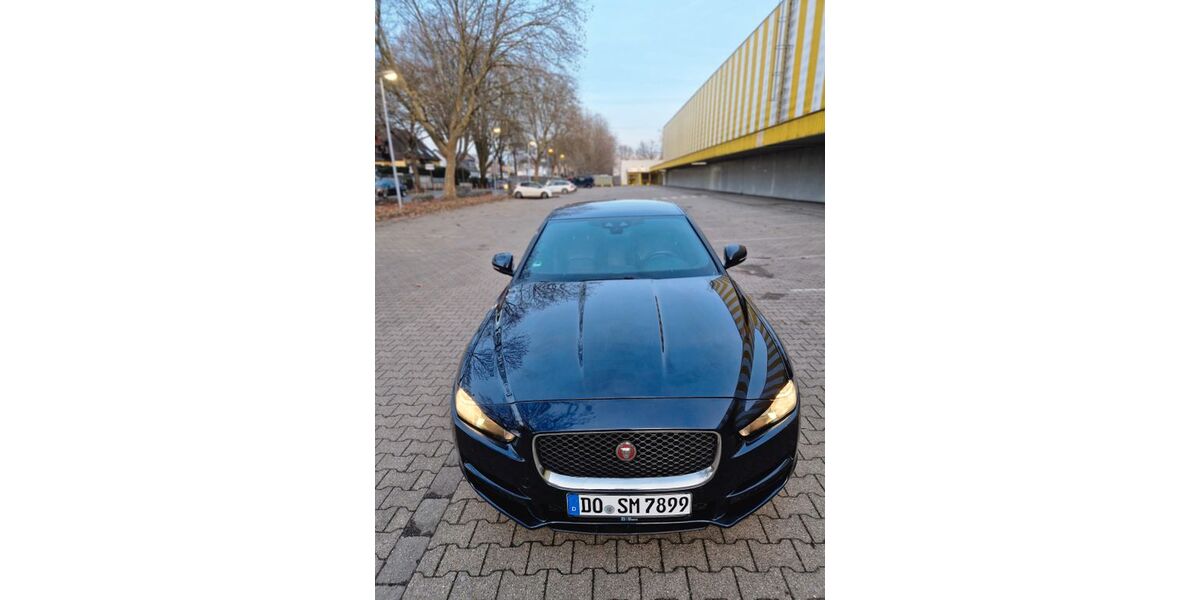 Jaguar XE 242.000 km 10.100 &euro; Dortmund 44141