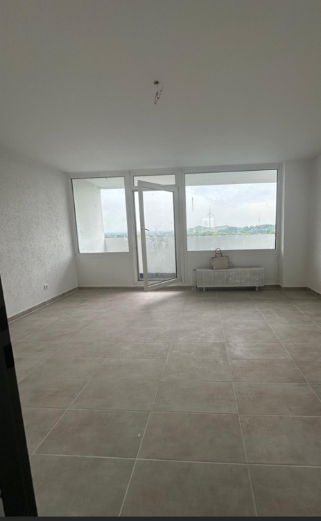 schöne helle sanierte Wohnungen mit Balkon ab sofort! 2.5 zimmer