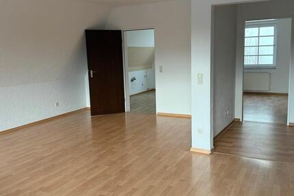 Großzüge helle Stadtwohnung mit separaten Zimmer (Büro) 3 zimmer