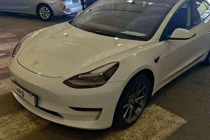 Tesla Model 3 122.796 km 26.300 &euro; Datteln 45711