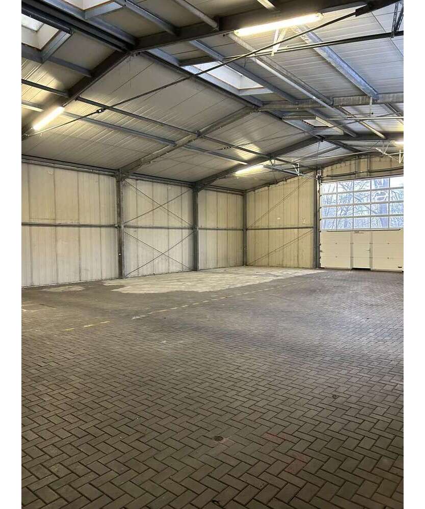 Halle in Lünen 2.400 €