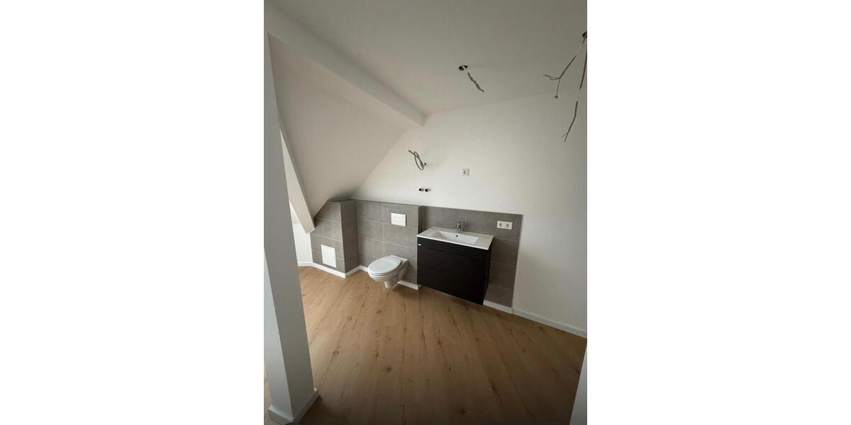 Dachgeschoßwohnung Gelsenkirchen Gelsenkirchen-Mitte - 1 Zimmer, 105 m&sup2;, 1.100&euro; | Angebot:25917231