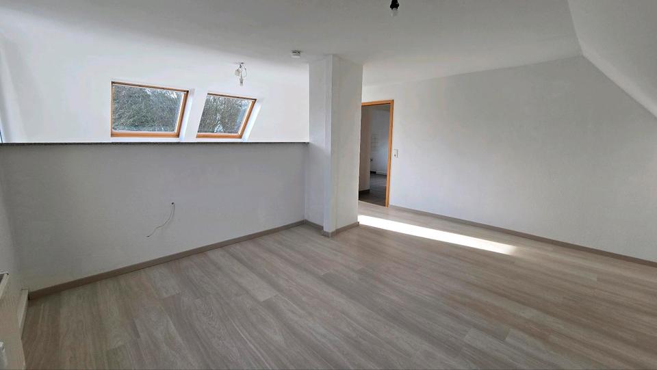 Dachgeschoßwohnung Castrop-Rauxel Deinighausen - 2.5 Zimmer, 64 m&sup2;, 475&euro; | Angebot:25131213