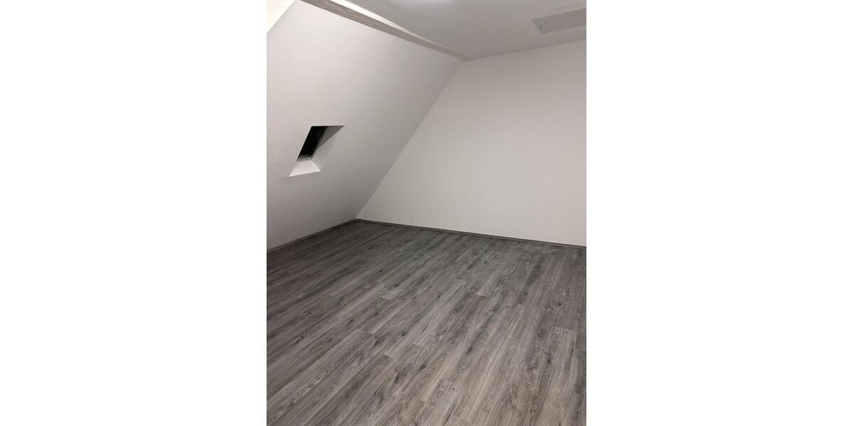 Dachgeschoßwohnung Recklinghausen Grullbad - 5 Zimmer, 130 m&sup2;, 850&euro; | Angebot:24757134