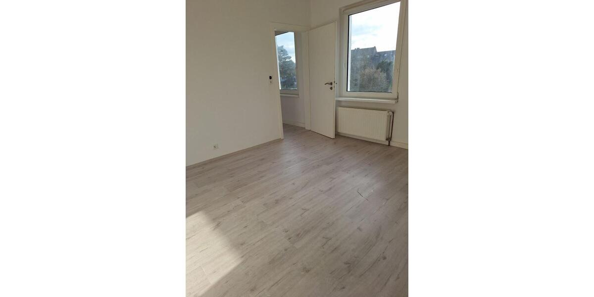 Provisionsfrei* Mit Gartenteil + Stellplatz! Gemütl. DG-Wo, sofort bezugsfrei! 2.5 zimmer