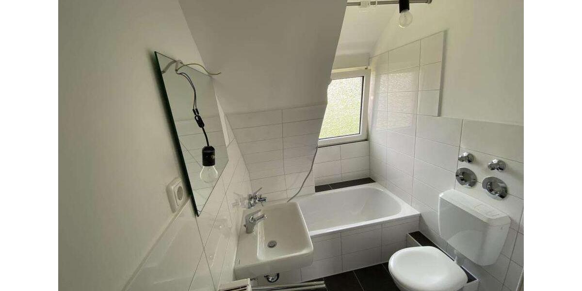 Dachgeschoßwohnung Altena - 3 Zimmer, 54 m&sup2;, 220&euro; | Angebot:26250240
