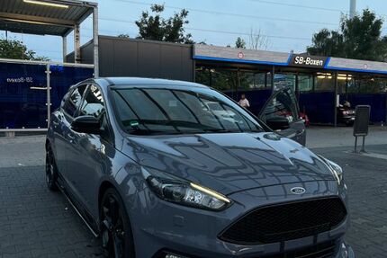 Ford Focus 131.000 km 14.900 &euro; Iserlohn 58642