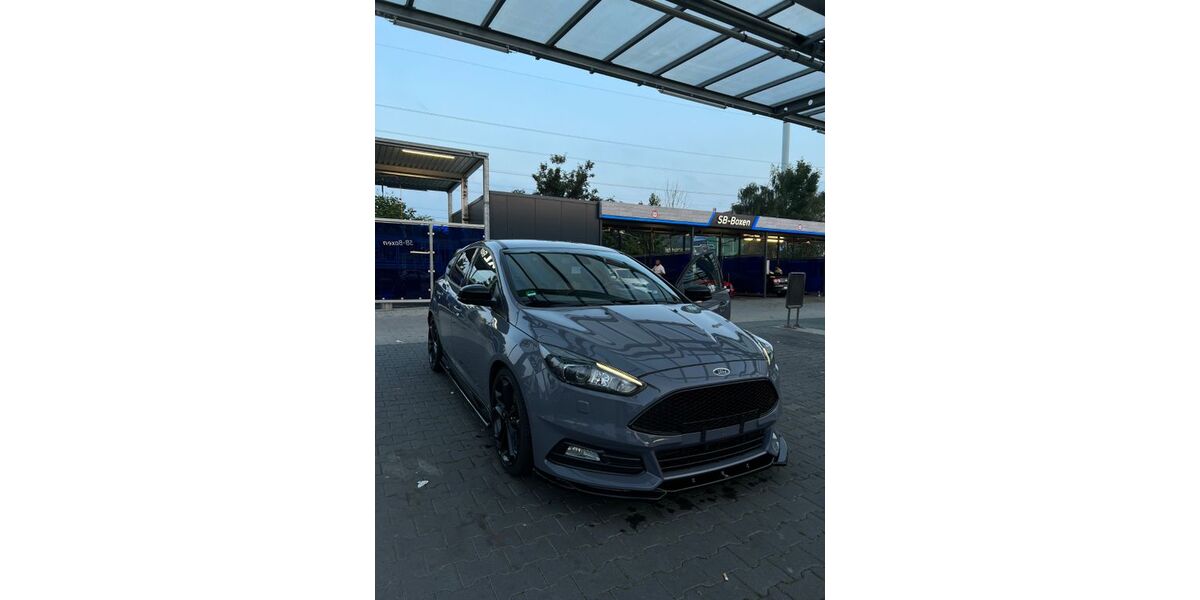 Ford Focus 131.000 km 14.900 &euro; Iserlohn 58642