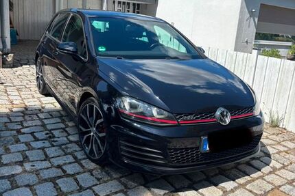 VW Golf 145.723 km 15.900 &euro; Holzwickede 59439