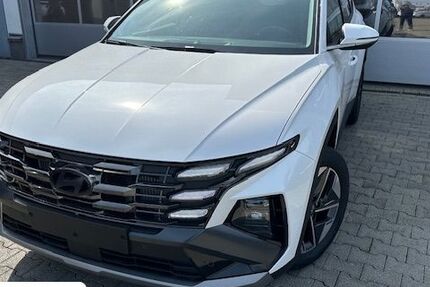 Hyundai TUCSON 2.495 km 33.990 € Hattingen 45525