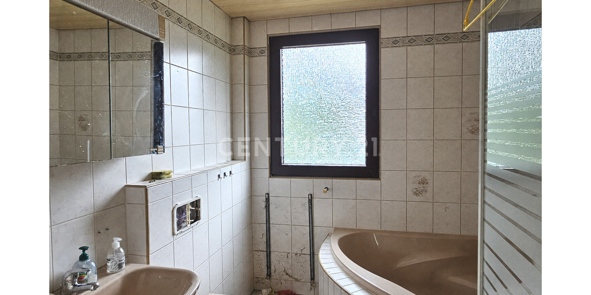 Attraktive Kapitalanlage mit Potenzial: Mehrfamilienhaus mit 6 Eigentumswohnungen & Garagen in Hemer - Mehrfamilienhaus, Wohnhaus Hemer | Angebot:27469088