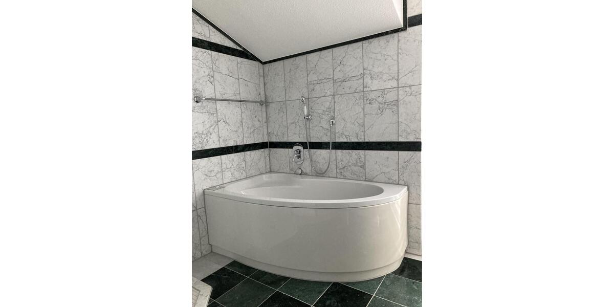 Dachgeschoßwohnung Hemer - 3 Zimmer, 80 m&sup2;, 880&euro; | Angebot:26255959