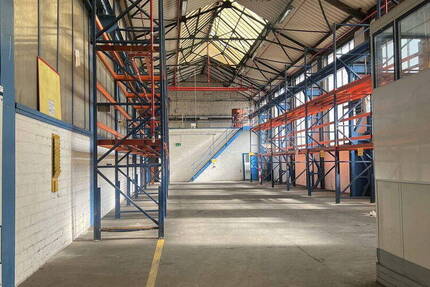 1170 m² Lager Logistik Hochregal Büro