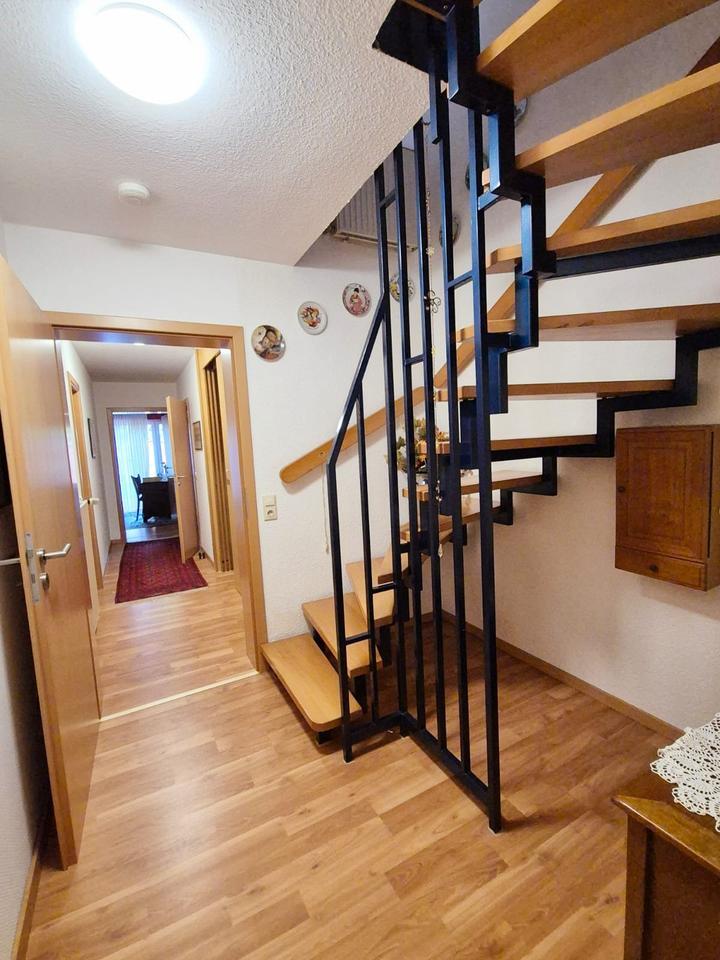 Provisionsfreie 5-Zimmer Wohnung über 2 Etagen + eigener Haustür