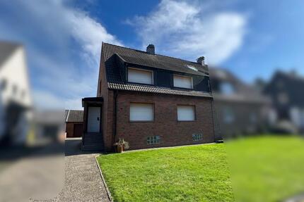 Provisionsfrei: EinZweifamilienhaus mit großem Grundstück DHH 7 zimmer