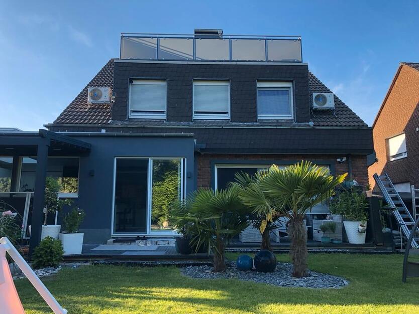Freistehendes Haus mit EinliegerWohnung , sofort bezugsfertig.